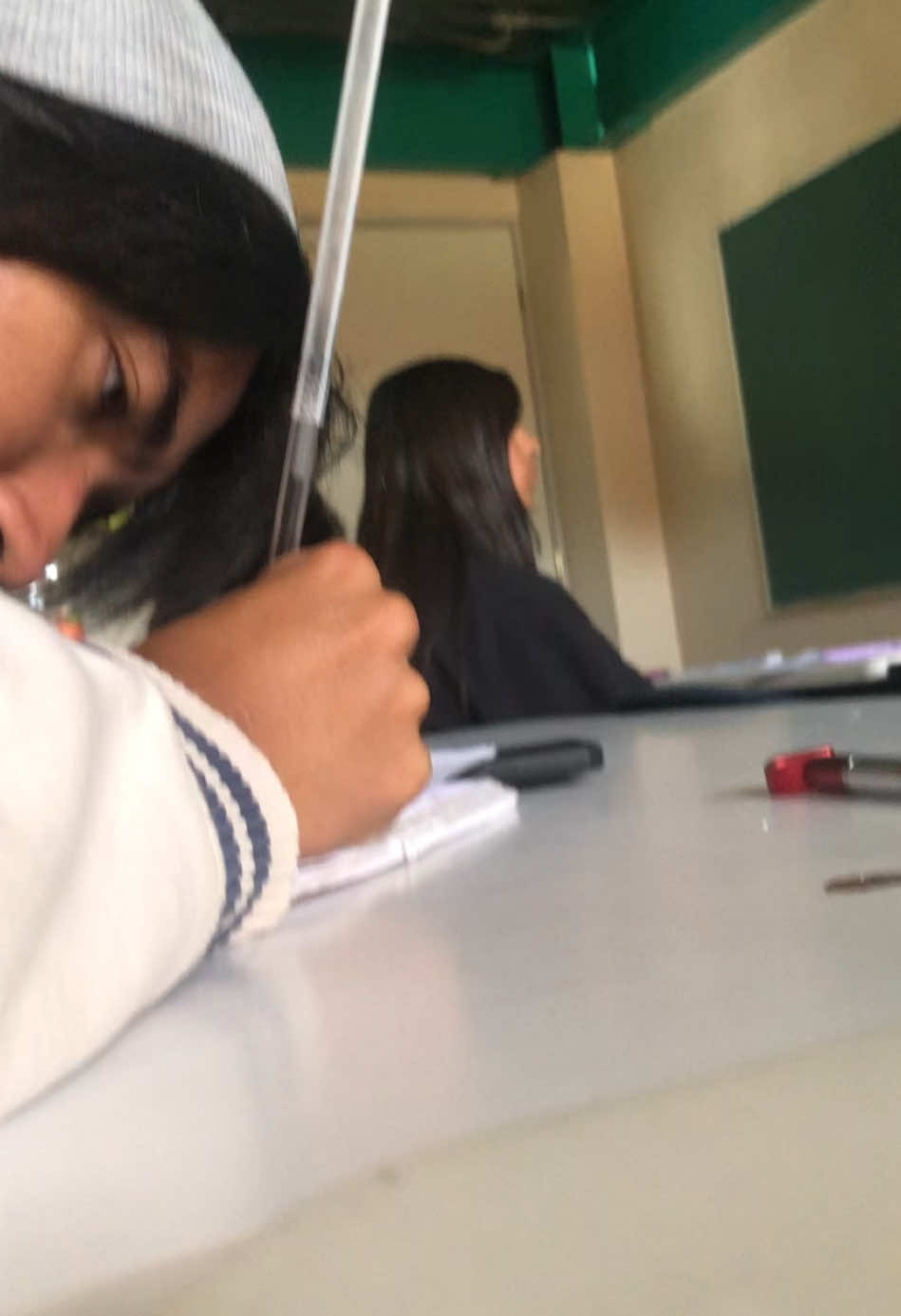 Plumita? #pluma #escuela #locos #mediadocena #humor #comedia #paratiiiiiiiiiiiiiiiiiiiiiiiiiiiiiii #viral 