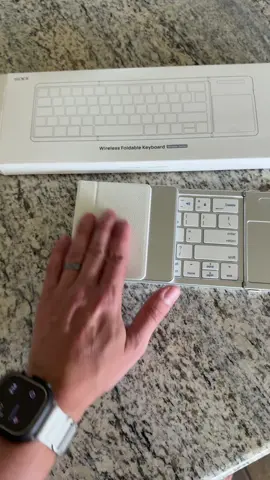 This is the #SODIWirelessFoldableKeyboard and you can get it now on a discount! #foldablekeyboard #foldingkeybord #Kahlatalk #Kahlatech #kahlaDeals #TikTokShopDealsforyoudays  #TikTokShopBlackFriday #TikTokShopFinds