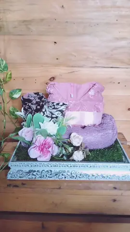 Seserahan pernikahan set kebaya dan kain brukat. Sewa hias seserahan by istana wedding 😍  . Rekomendasi barang barang seserahan cek keranjang ya 😊 #setkebaya #kebayamodern #kebayalamaran #Set Kebaya Tunangan Mahal. #kainbrukat 