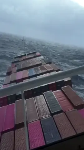 Container ships rolling 😬 #ship #vessel #rolling #rocking #storm #heavy #swell #bigwaves #bigships 