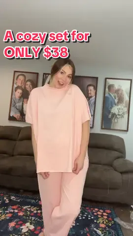 This set is too good to not share!! So cozy, comfy and loose fitting! The perfect gift for all the women #tiktokshopblackfriday #tiktokshopcybermonday #ttstakeover #giftguide #2pieceset #twopieceset #loungewear 