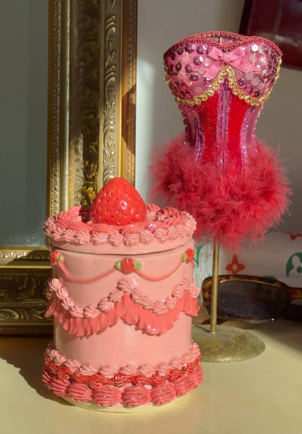 The finished Clay Cake Jar💗🍰 obsessed is an understatement!✨ #cakedecorating #cakedecorator #vintagecake #pottery #clayart #claysculpture 