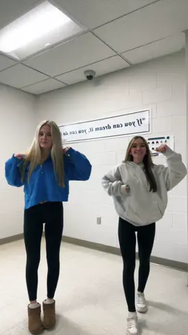 can you tell she loves me #blowthisup #fyp #dance #talktuah #fypage #famous @madelyn🥂🎱🐆 