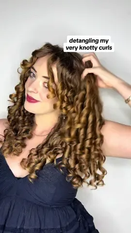 Detangling is the worst part of having curls 😖 but also so satisfying once you get those knots out 😍👀🚿 I don’t usually get to day 9 (promise 🥲) but I’ve just started university again and I was busyyyyy so the curls got quite dry and tangled  Some detangling tips: 💦 Apply a deep conditioner to your hair before shampoo to detangle (I’ve found that if I shampoo my hair first my curls sometimes become even more tangled) If your hair is really dry then I’d recommend this 🩷 💦 After you’re applied your deep conditioner, wet your hair a little to help the deep conditioner spread throughout your hair 💦 Detangle from the bottom up and be gentle (I still need to work on being gentle myself lolll, I get so impatient and tired 😂) 💦 Use a brush designed for detangling, the one I’ve been loving to use recently is @tangleteezer the ultimate detangler brush. This cuts my detangling time in half ⏱️ and reaches the knotty under layer 💦 Some deep conditioners I love are the @garnier coconut hair food, the @boucleme intensive moisture treatment and the @onlycurlslondon deep hydration hair mask 🥰 they all give me seaweed curls 👌🏼 #curlyhair #curlyhairtips #3acurls #curlygirl #curlyhairroutine #curls #curly #curlscurlscurls #curlyhaircare #washday #curldefinition