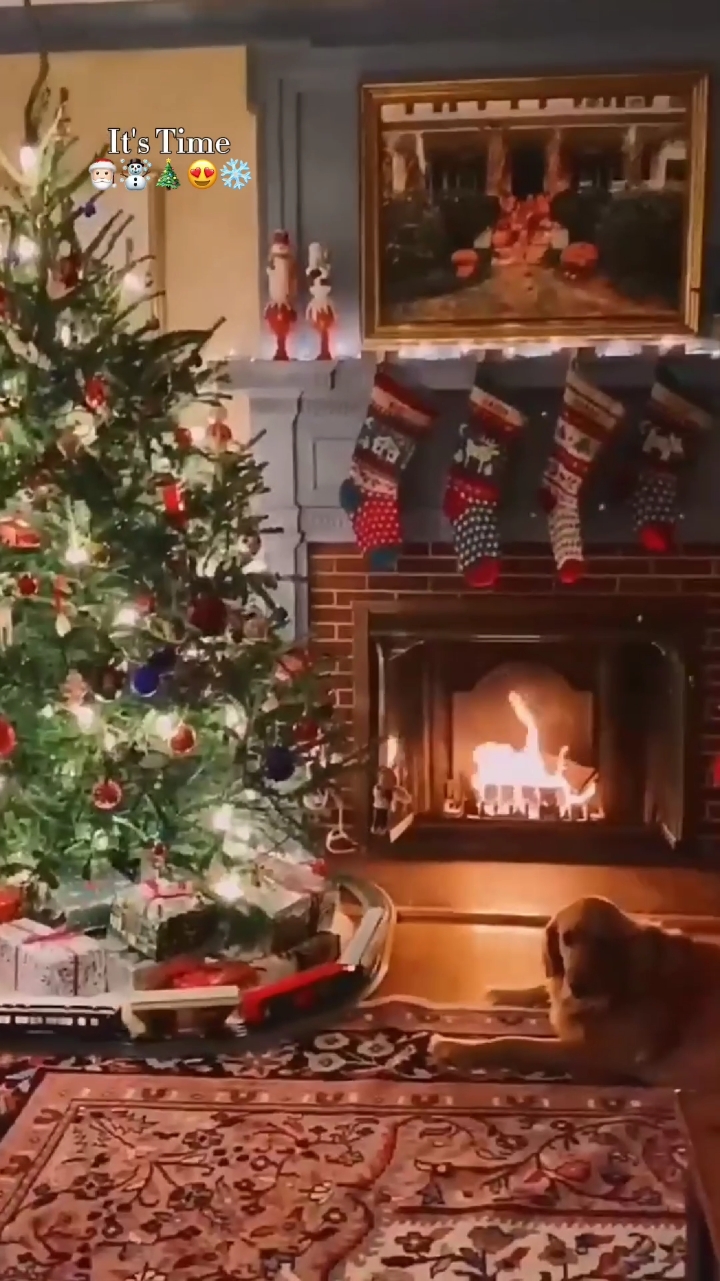 It's Time🎄❤️☃️❄️ #christmas #cozychristmas #xmas #snow #winter #christmasvibes #fyp #alliwantforchristmas 