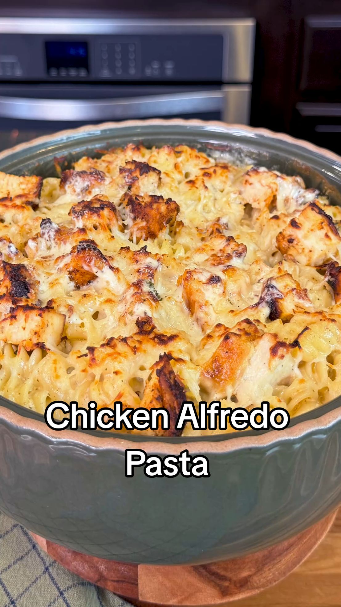 How to Make Chicken Alfredo Pasta Casserole 😋 Bring comfort to your holiday table with this Grilled Chicken Alfredo Pasta Casserole! Creamy, cozy, and a must for Thanksgiving. CHICKEN ALFREDO PASTA CASSEROLE INGREDIENTS: For the pasta casserole: ► Some salt ► 1 lb. Rotini pasta ► 12 tbsp butter ► 4 minced garlic cloves ► 3 cups heavy cream ► 2 tsp Italian seasoning ► 1 tsp salt ► 1 tsp pepper ► Dash of nutmeg ► 18 oz Parmesan cheese ► 2 oz cream cheese ► 2 tbsp fresh parsley ► Some mozzarella cheese For the chicken: ► 1 lb. chicken breast ► 1 tbsp olive oil ► 2 tsp Italian seasoning ► 1/4 tsp black pepper ► 1 tsp smoked paprika ► 1 tsp garlic powder ► 1 tsp salt ► 1 tsp lemon pepper #fyp #foryou #fypシ #Receta #recetas #recetasfaciles #Recipe #FoodTok #DinnerIdeas #quickmeals #chickenalfredo #grilledchicken #pasta #casserole 