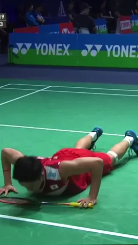Kento Momota can do this ALL DAY #badminton #kentomomota🇯🇵 #momota #bwf #bwfworldtour #hanskristianvittinghus #mensingles #pushups #cardio #Fitness 