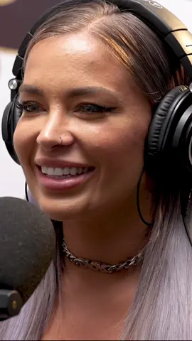 Hayley Davies Eating A$$ #hayleydavies #eating #interview 