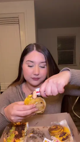 I love in n out ❤️ #innout#innoutburger#innoutmukbang#burgermukbang#burger#animalfries#mukbangeatingshow#mukbang#asmr#chewingsound#food#Foodie#foodvideo#eat#fastfood#inandout 
