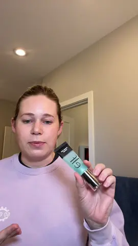 Elf cosmetics power grip primer is so good #elfcosmetics #powergripprimer #makeuphacks #makeup #makeupdeals #MakeupRoutine 