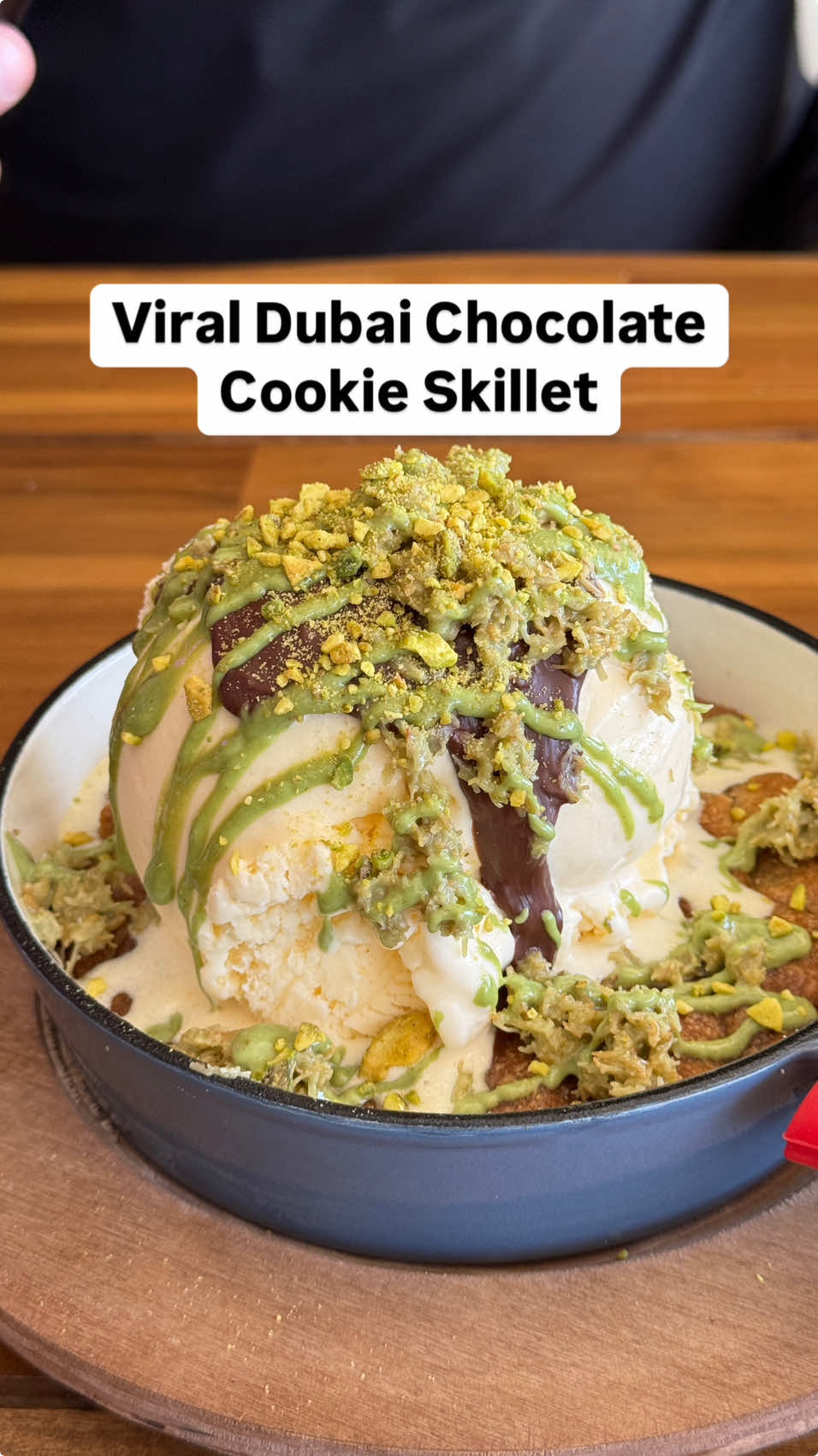 This might be our favorite version of the viral Dubai chocolate bar yet 😍✨ this cookie skillet is only available at D’vine in Long Beach, CA  #dubaichocolate @Skyler Bellanger @Marc Kharrat 