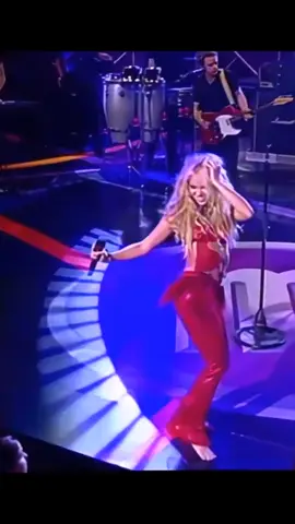 #suerte🍀 #shakira #myfav #liveperfomance #wheneverwherever #sexy 