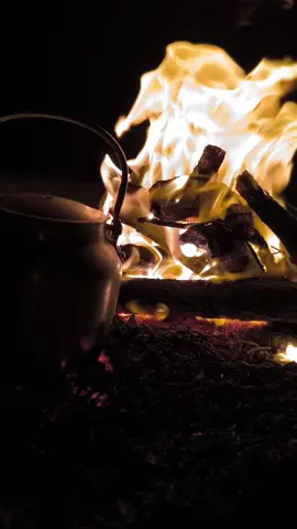 #حطب_ونار🔥 #هدوء_الليل #جاي #الابتعاد_عن_الكل_راحه_لاتوصف_😔🥀 #عزلهـه🚶🏻‍♂️🔕 #جمر #كهوه #مكان#بعيد #عزلهـه🚶🏻‍♂️🔕 