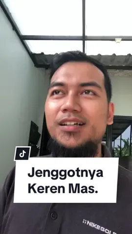 Tadi ada moment unik gue pas lagi jalan kaki keliling lapangan INKOPAD, tiba-tiba ada seorang bapak yg lagi lari nyentuh tangan gue sambil ngomong gini “Mas, jenggotnya bagus, keren” kira-kira maksud Bapak tadi itu apa ya? #fyp #foryoupage #unique #lucu #funny 