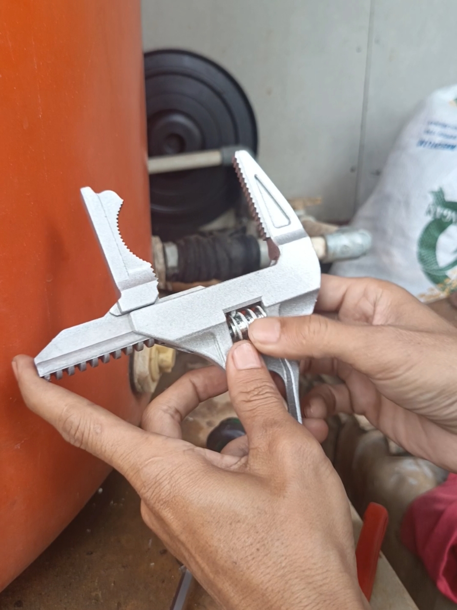 kunci inggris universal cuma 23 ribu #kunciinggrisuniversal #kunciinggris #kunciserbaguna 