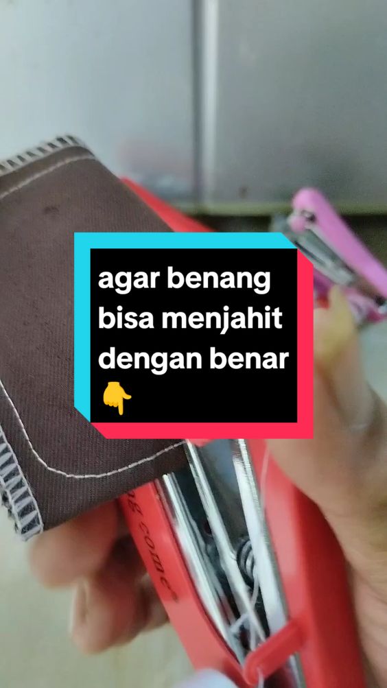 Membalas @hannah88588  agar benang bisa menjahit dengan benar pada  mesin jahit mini portable  #mesin #mesinjahit #mesinjahitmini #mesinjahitportable  #mesinjahitminiportable  #longervideos 