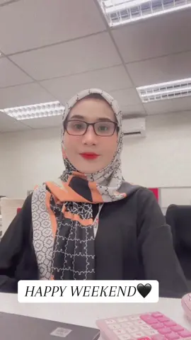 Happy Weekend🖤