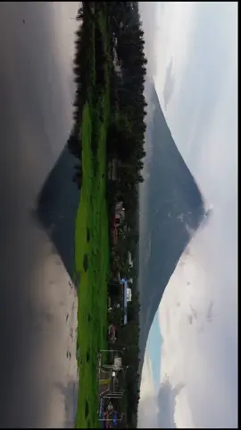 🌿✨️ Bicol is so much more than just the majestic Mayon Volcano - it's a region full of surprises and hidden gems waiting to be explored! From the tranquil beauty of Sumlang Lake 🌊 to the charm of Hobbit Hill ⛰️, every corner of Bicol offers something unique. Don't miss the Great Statue of Nuestra Señora de Salvacion, standing tall as a testament to the region's rich history and faith. ❤️ While I can't feature it all in a short clip, it’s not just the views that make Bicol special - it's the people! The warm and welcoming locals will make you feel right at home. 💑💛🤗 And of course, no trip to Bicol is complete without tasting it's famous dishes! 🫠🤤 From the spicy goodness of Bicol Express 🌶 to the creamy richness of Laing 🍲 and don't forget the Sili Ice Cream - with spice levels from 1 to 5. 🔥🍨 Come for Mayon, but stay for the experiences that make Bicol so much more than just a destination - it's a journey through culture, nature, and warmth. 💓🌸 Sounds by: Dwta (Padaba Taka) #bicol #explorebicol #philippinetourism #nextdestination #travelph #traveldestination #project82 #instagood #instadaily #travelgram #instatravel #fyp 