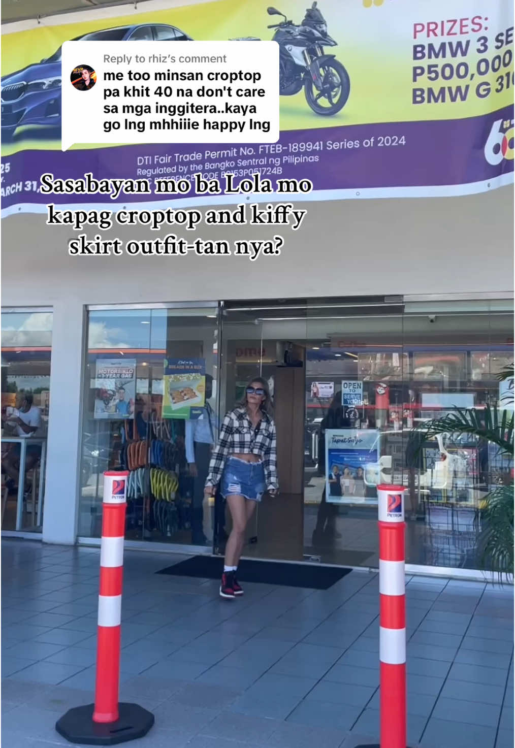 Replying to @rhiz Lola mo @53 #olderwoman #over50 #croptop 