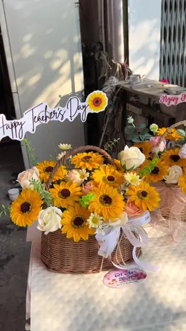 Giỏ hoa hướng dương tặng Cô Thầy #hoasapcaocap 