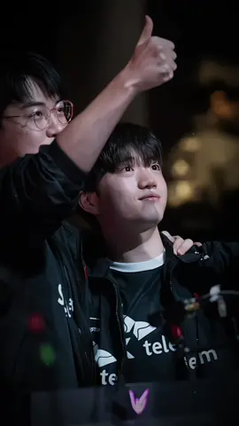 cái liếc mắt ấy😜 #t1 #gumayusi #keria #guria #guke  