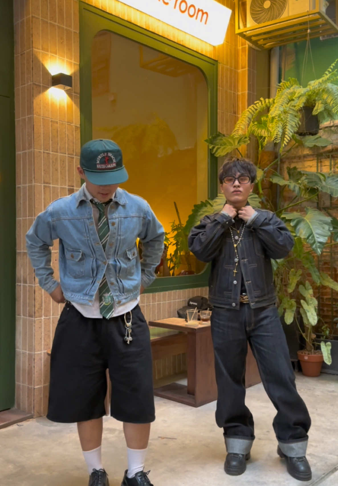 バカ二人 😂 @khoingo502  #dive #outfitoftheday #friends #outfitideas #style #teeaydoublesix 