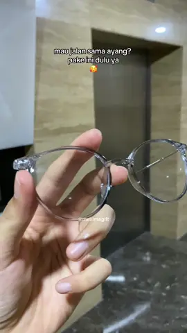 Kacamata cewek yang selalu siap untuk tampil! 💖 #KacamataStylish #GayaKekinian #Fashion #OOTD #HadiahCrush #KadoAyang 
