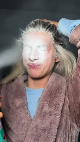 This was actually hilarious but it worked 💅 Face Razor @ClubGiGi | Women’s Razors 🤍 #dryshampoohack#facerazor#hairidentifierspray#hairidentifier 