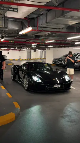 My first 918 😳😍 #918 #porsche #porsche918 #hypercar #holytrinity #dubaicars #carsoftiktok #carspotting 