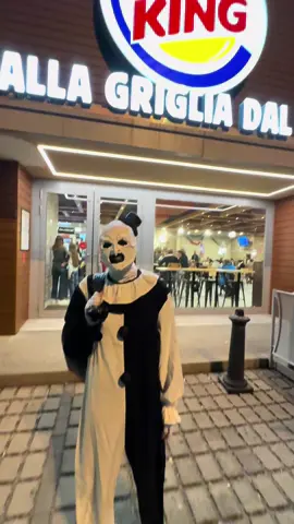 Terrifier al Burger King 👻☠️🔪 #burger #burgerking #lepiramidi #vicenza #artclown #terrifier #terrifier2 #terrifier3 #fyyyyyyyyyyyyyyyy #fyyyyyyyyyyyyyyyyyyy 
