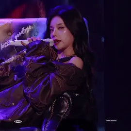 Yeji performing run away is all i need #itzy #yeji #kpop #kpopfyp #gold #yejiitzy #hwangyeji 