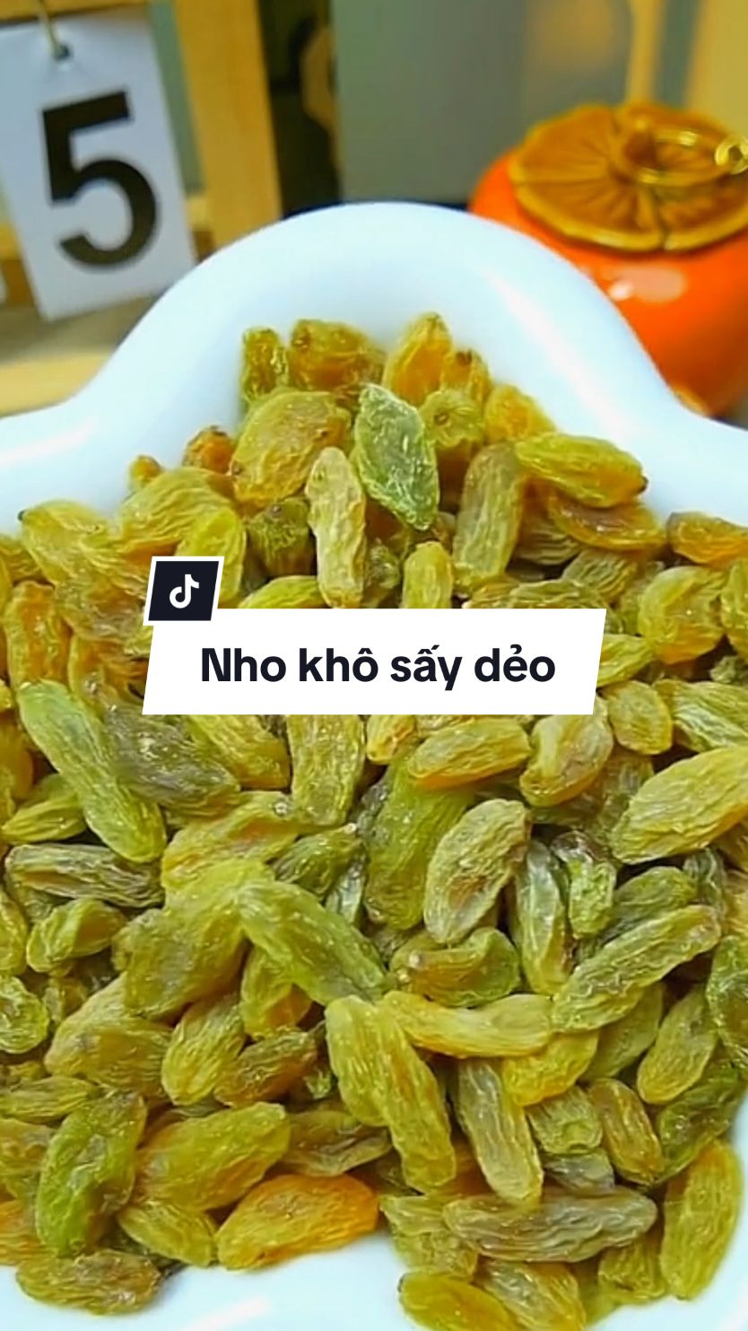 Nho xanh khô sấy dẻo, chua chua ngọt ngọt, bổ, rẻ, ăn vặt là đúng bài luôn nha #doanvat #doanvatsaydeo #nhokhosaydeo #xuhuong 