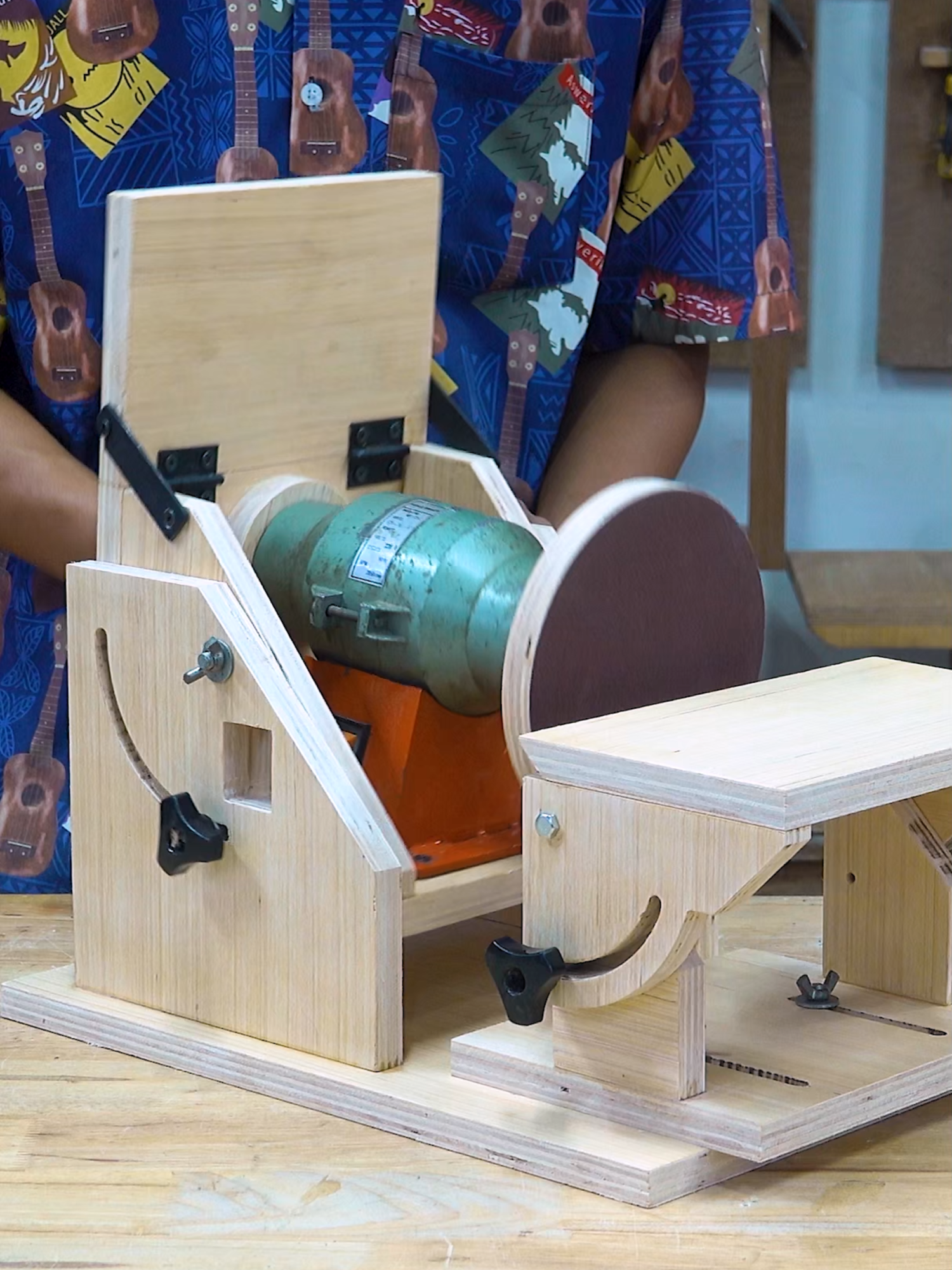 Unleash your creativity by repurposing an old electric motor into a functional disc sander and spindle sander. This project is a perfect blend of sustainability and craftsmanship, allowing you to create with precision. (Part1) 🛠️✨ #Upcycling #Craftsmanship #WoodworkingTools
