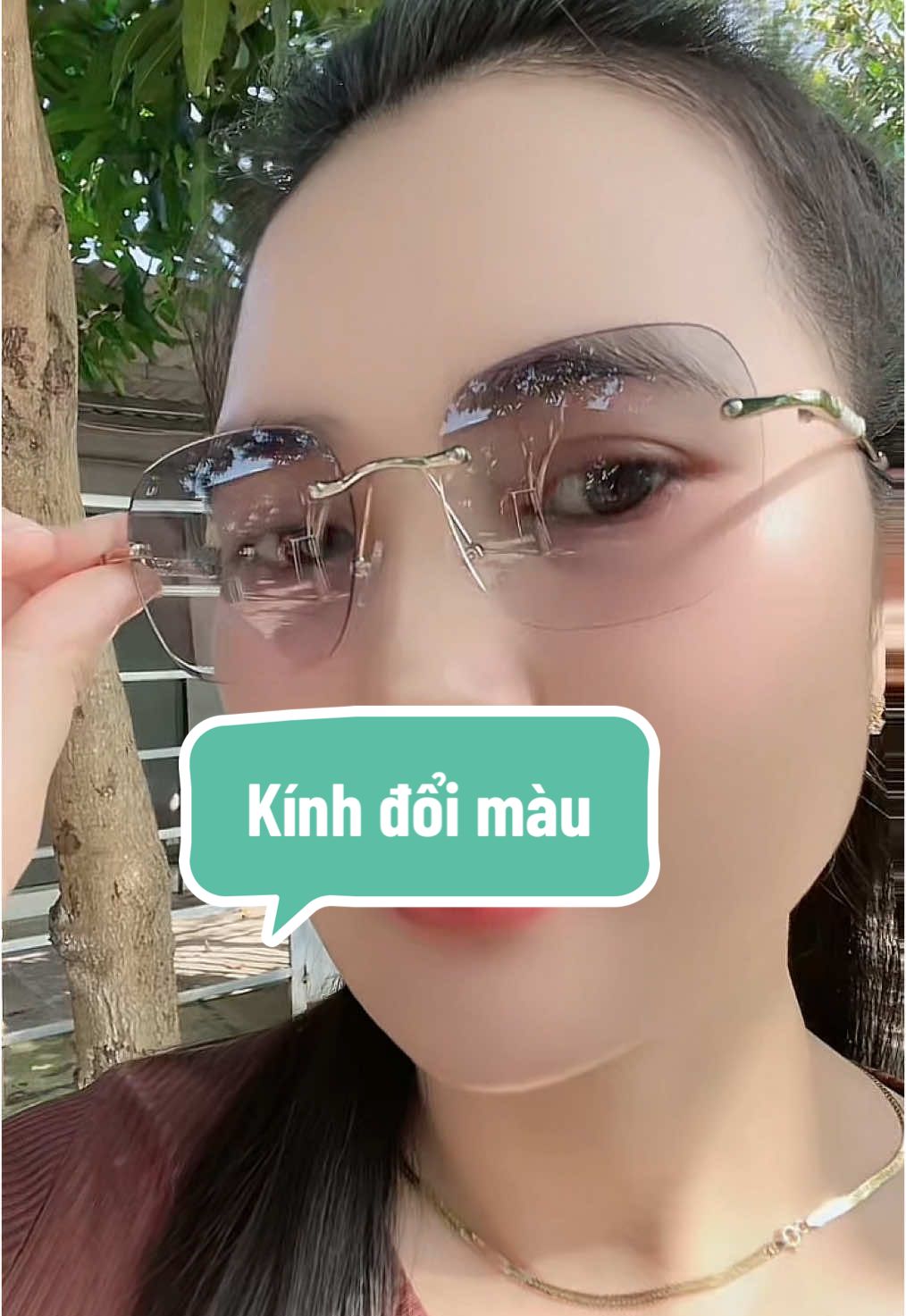 Kính đổi màu chống tia UV thời trang siêu đẹp.có cắt cận cho mấy bà luôn  #nhuhanh989 #tiepthilienket #kinhdoimau #kinhdoimauhottrend 