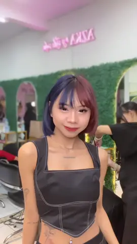minimal cobain 2 warna👆😋💙❤️ EITTTS!! @cimoyi  . #azkamystylesalon #videotiktokviral #salontangerangselatan #salonrekomendasi #downperm #salontangsel #downperm #salonjakarta #salonindonesia #ponikorea #haircolor #bluehair #redhair #azkasalon #sweetlygurls #warnarambut #viralvideo 