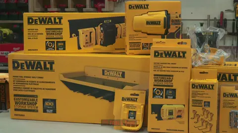 Trên tay bộ ray kệ sắp xếp dụng cụ Dewalt - On hand Dewalt Tools Organizer, Workshop Storage System #tools #review #onhand #test #milwaukee #ryobi #bosch #dewalt #kobalt #snapon #husky  #toolszone #toolszonereview #DIY #xuhuong #trend 