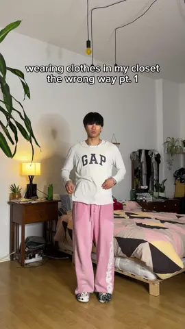 upside fown tshirt 👕 ig: phucbui0 🩶 #fashion #upsidedown #styleinspo 