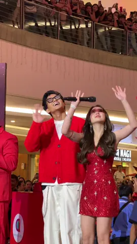 Fyang shares a cute moment with all the #JarFyang fans! ✨🫶 📍 Quantum Skyview, Upper Ground B, Gateway Mall 2 #FyangAtGatewayMall2 #ChristmasBlissAtAranetaCity   #GatewayMall2 #AranetaCity #CityOfFirsts #Jarren #Fyang