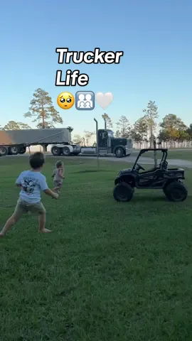 Dads home 😭😭😭 #truckersoftiktok #trucktok #truckerwife #peterbilt #truckerfamily #dadsoftiktok #daddyshome 