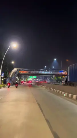 Vibess Malam Tanjung Priok 🛵☕️ #jakarta #jakut #jakartakeras #jalanan #suasana #malam #sabtu #malamminggu #fypシ゚ #fypシ゚viral #fypage 