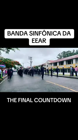 🎶 A Banda Sinfônica da EEAR apresenta: The Final Countdown! 🎶 Em uma performance emocionante, a Banda Sinfônica da Escola de Especialistas de Aeronáutica (EEAR) traz uma versão inesquecível do clássico “The Final Countdown” da banda Europe. Esta apresentação, realizada durante a formatura de sargentos de 2023, é um verdadeiro espetáculo de talento e dedicação. Deixe-se levar pela energia e precisão desta incrível banda, que transforma cada nota em uma celebração musical. Não perca este momento único! ✈️🎷🎺 #BandaSinfônica #EEAR #TheFinalCountdown #Música #formaturamilitar #BandasMilitares #OrgulhoNacional #MusicaMilitar 