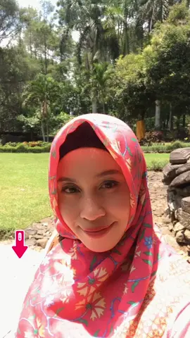 Berani pakai warna bold, bahkan yang bermotif. Hijab Pink gak pernah salah, trust me ☺️  #hijabpink #hijab #edisipink #pinkhijab  #slowlife #slowliving #enjoyyourlife #affiliate #affiliatemarketing 