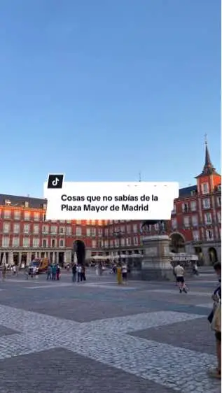 ¿Crees que lo sabes todo sobre la Plaza Mayor de Madrid? 🧐 Te sorprenderán estas curiosidades sobre uno de los lugares más emblemáticos de la ciudad. Desde secretos ocultos en la estatua de Felipe III hasta historias de incendios y mercados medievales. ¡Dale play y descubre todo lo que no sabías! 🔍✨ #plazamayormadrid #curiosidadesmadrid #madridsecreto #viajaconmigo #descubremadrid #datoscuriosos #curiosidades #datos #historia #españa #españa🇪🇸 
