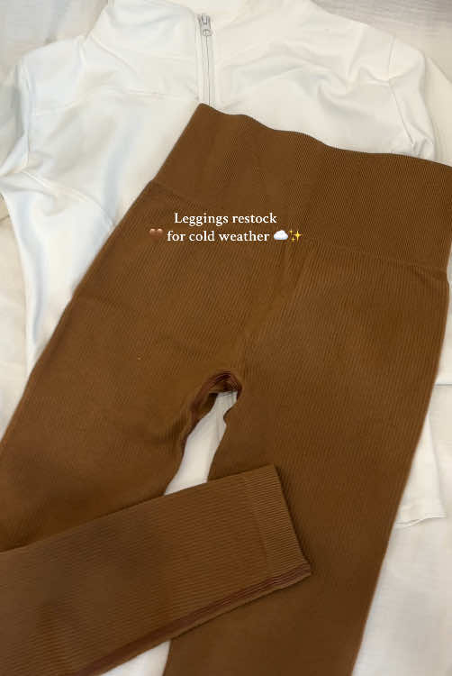 ☁️🍂 LOVE them!!!>>>They’re super stretchy and thick to keep u warm #spotlight #TikTokMadeMeBuyIt #blackfriday #thatgirl #leggings #workoutfit 