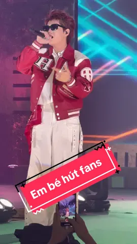 Ế ô ế ô bé nhảy nhảy choáy sân khấu lun#captainboy #hoangducduy #@Captain Boy 