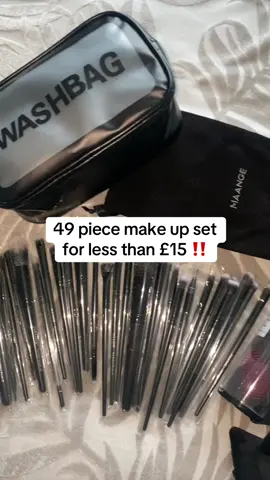 Your all-in-one beauty kit! Just in time for christmas🎄 #makeup #washbag #beauty #brushes #stockingfillers #tiktokmademebuyita1 