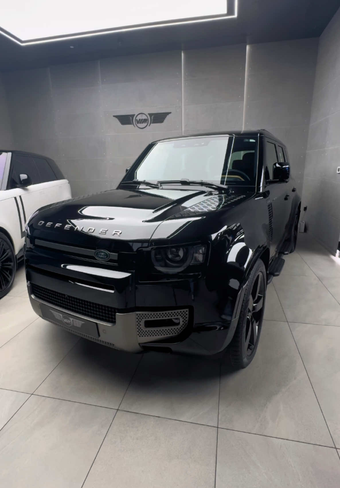 2025 Range Rover Defender HSE V6 #jadbourhani #luxury #rangerover #viral #explore #review 