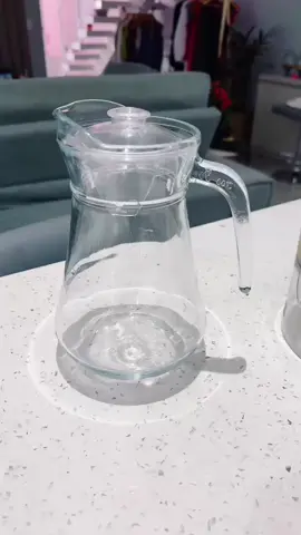 Jarra de Vidro Com Tampa 1600ML Alça Para Agua Sucos Drinks Bares Restaurantes Cozinha Almoço Jantar por R$26,90. Código do produto ASY-CHB-SWP  Compre na Shopee agora! https://s.shopee.com.br/7Uz3sjs4M1