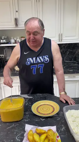 Barcelona, Pilsener y #LaGuatadelLoco… lo demas es cuento!  #guatita #food #riquisimo 