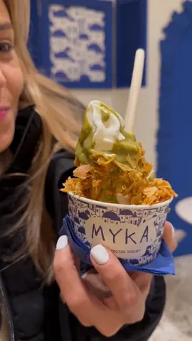 MYKA EN MADRID 😍 Este tamaño mediano cuesta 4,6€ 🫶 #foodiemadrid #foodieespañol #heladodeyogurt #yogurtgriego #mykamadrid #posters 